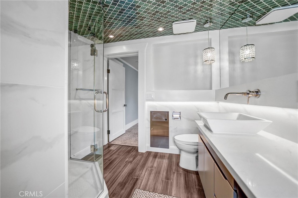 102 E Mountain Street