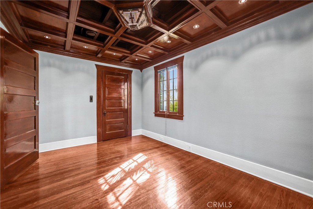 102 E Mountain Street