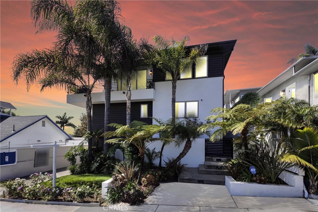 1542 Manhattan Beach Boulevard