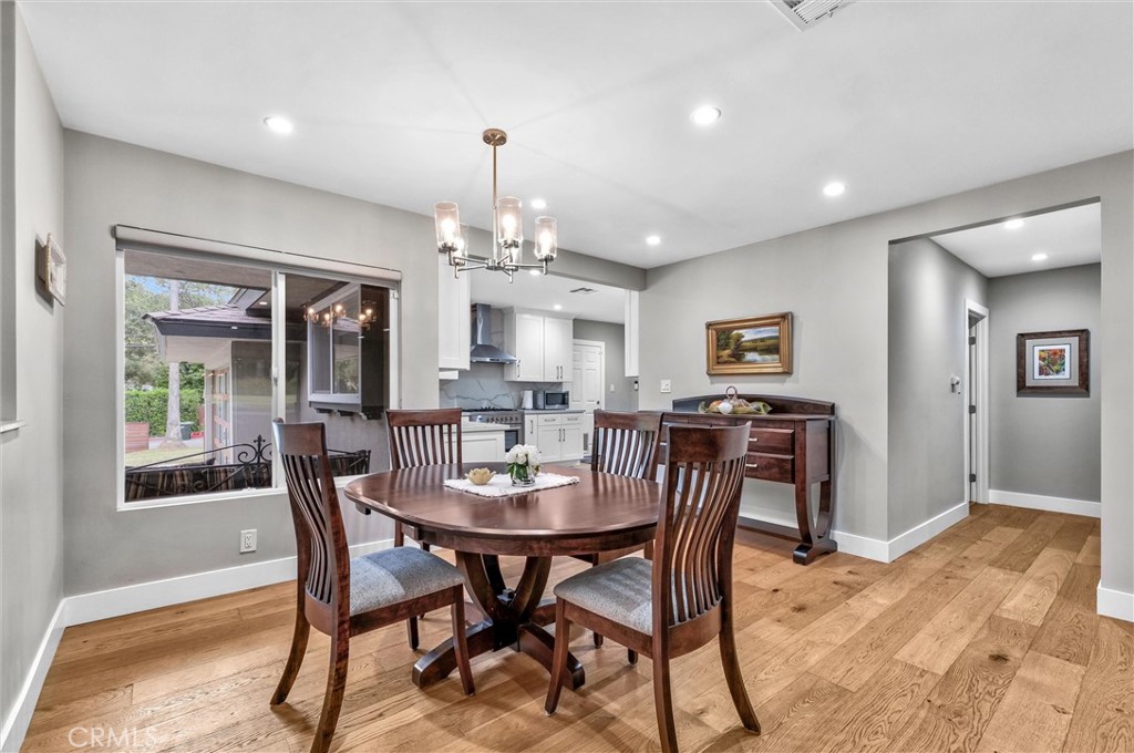 407 W Orange Grove Avenue