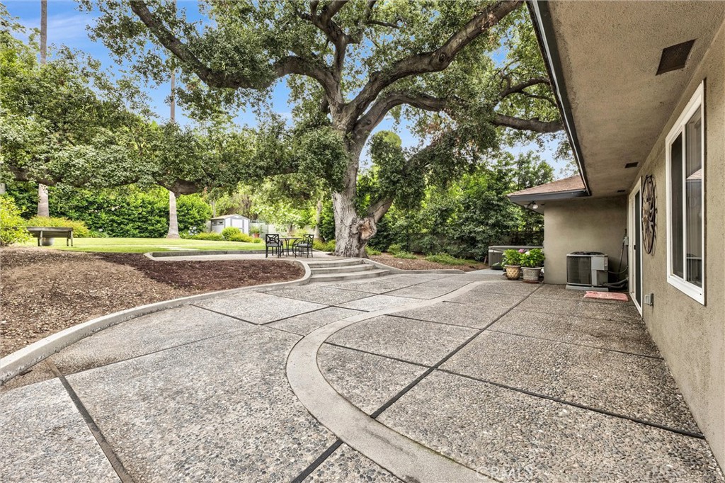 407 W Orange Grove Avenue