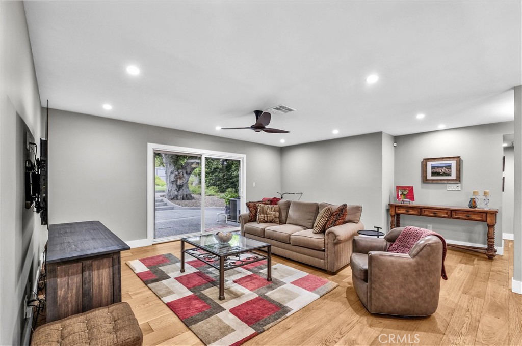 407 W Orange Grove Avenue