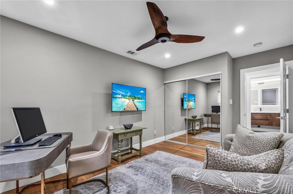 407 W Orange Grove Avenue