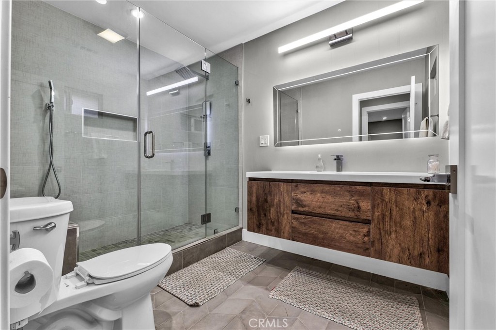 407 W Orange Grove Avenue