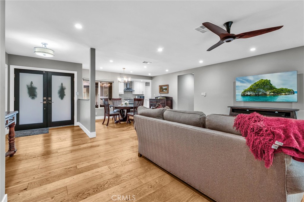 407 W Orange Grove Avenue