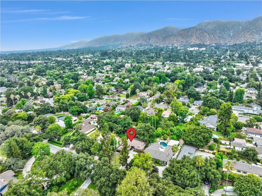 407 W Orange Grove Avenue