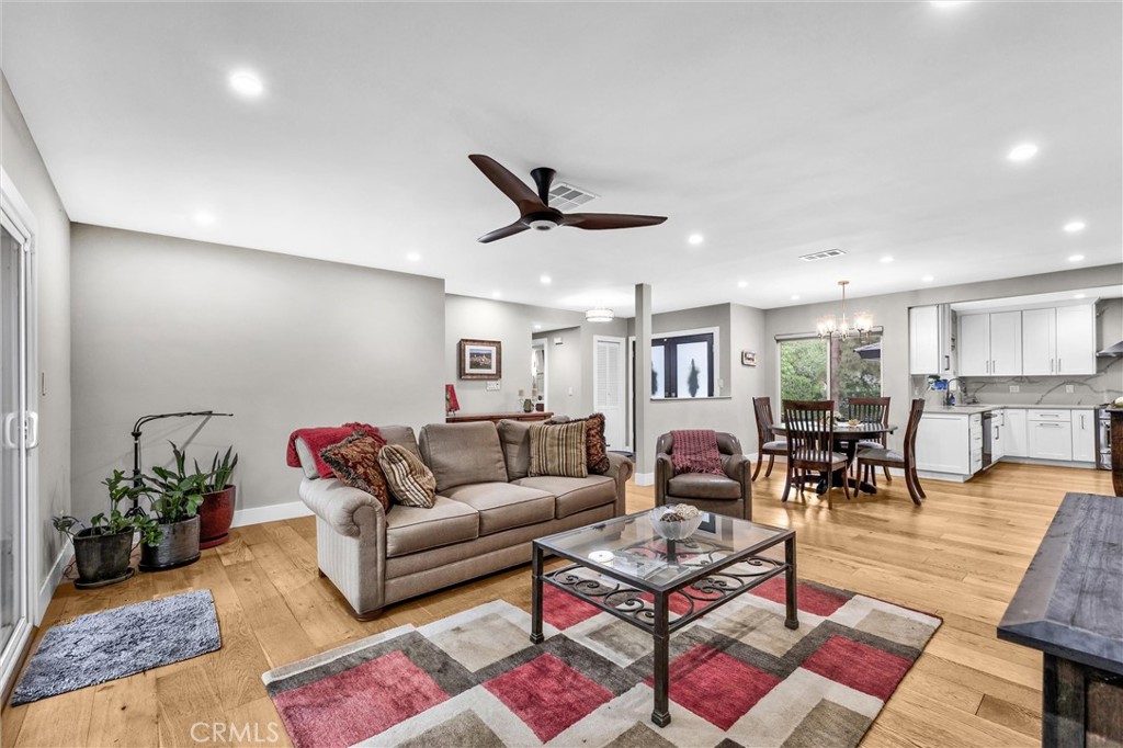 407 W Orange Grove Avenue