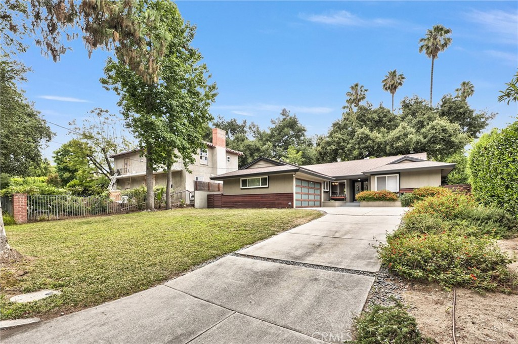 407 W Orange Grove Avenue