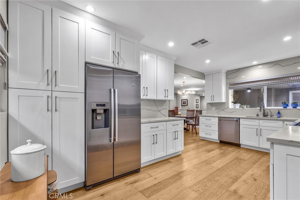 407 W Orange Grove Avenue