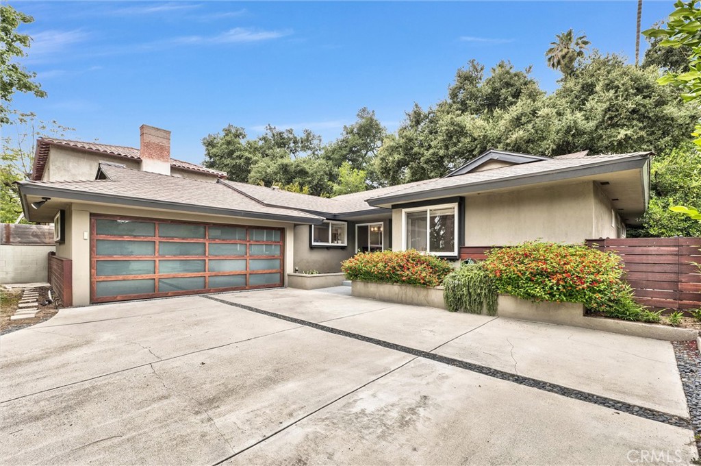 407 W Orange Grove Avenue