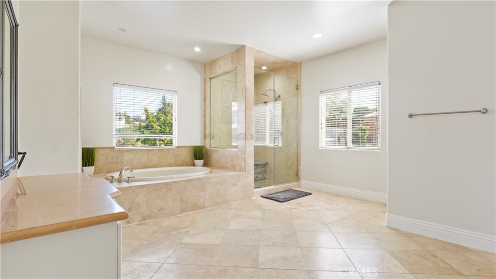 5128 Avenida Hacienda