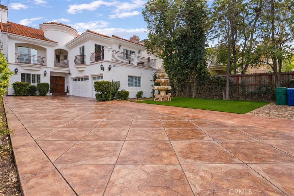 5128 Avenida Hacienda