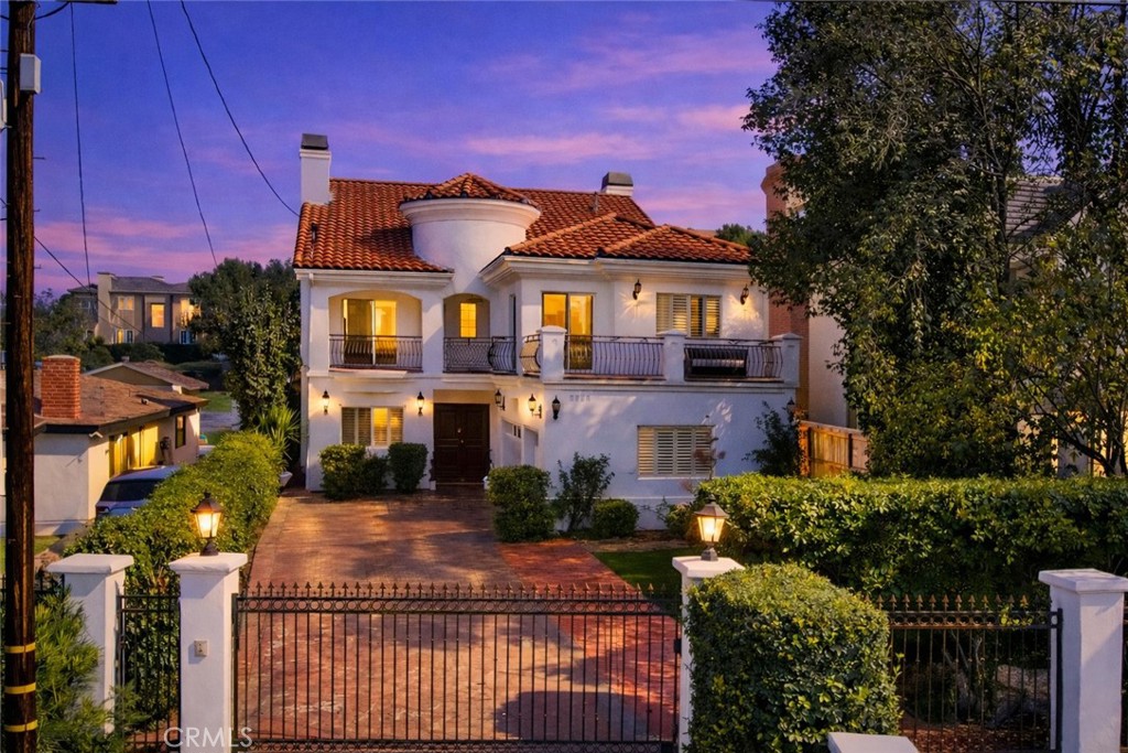 5128 Avenida Hacienda