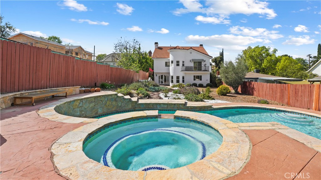 5128 Avenida Hacienda