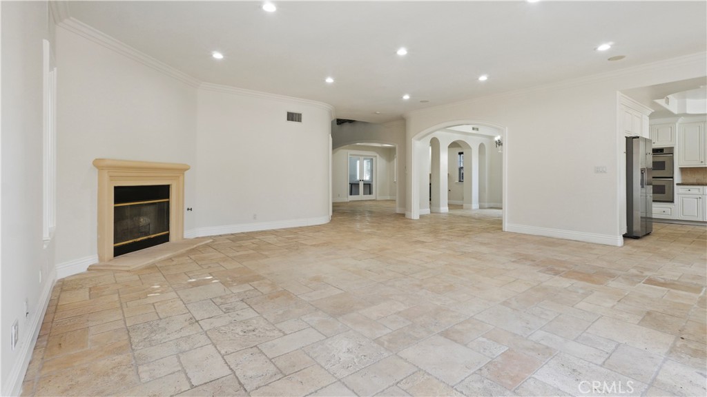 5128 Avenida Hacienda