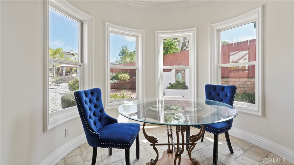 5128 Avenida Hacienda