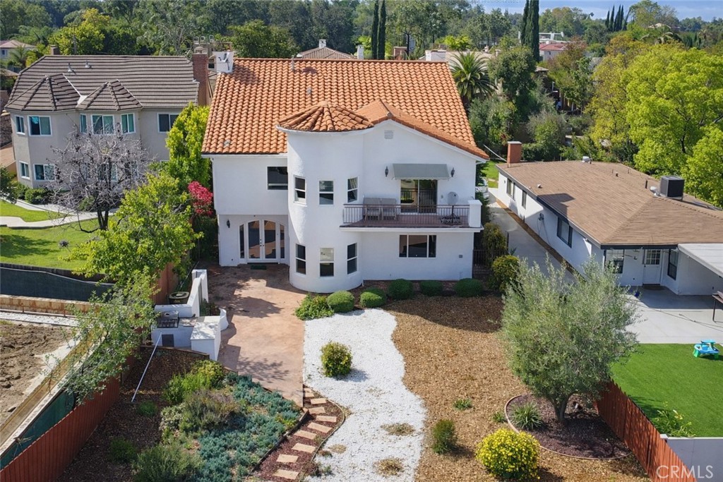 5128 Avenida Hacienda