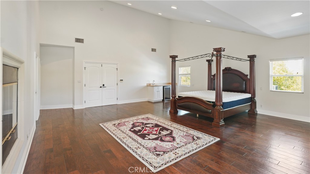 5128 Avenida Hacienda