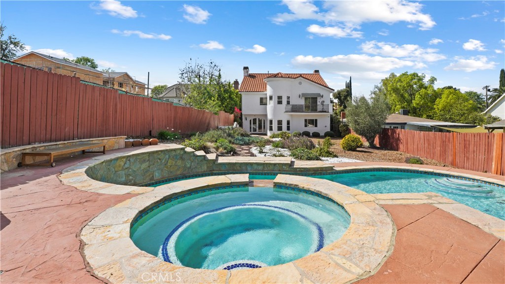 5128 Avenida Hacienda