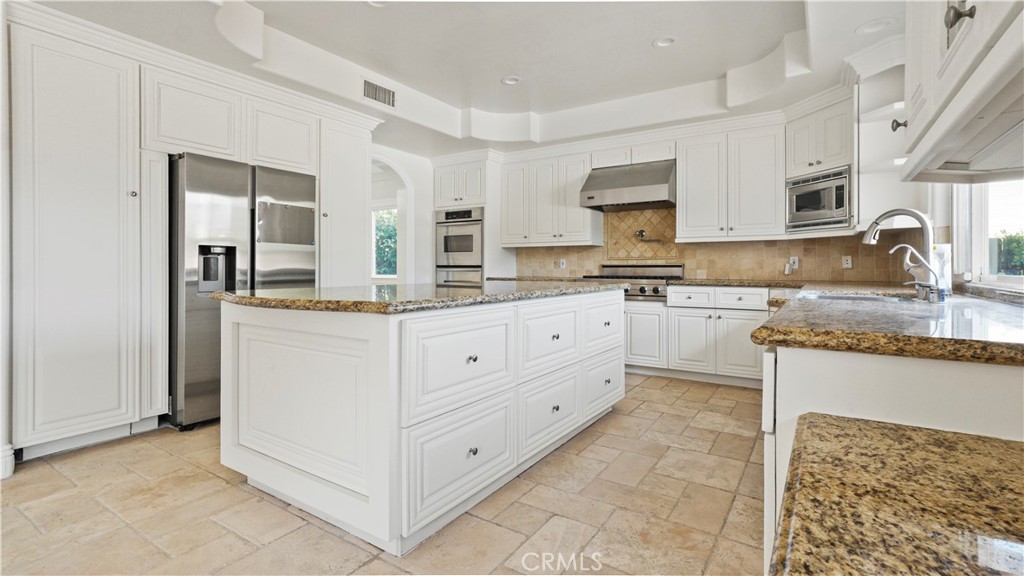 5128 Avenida Hacienda