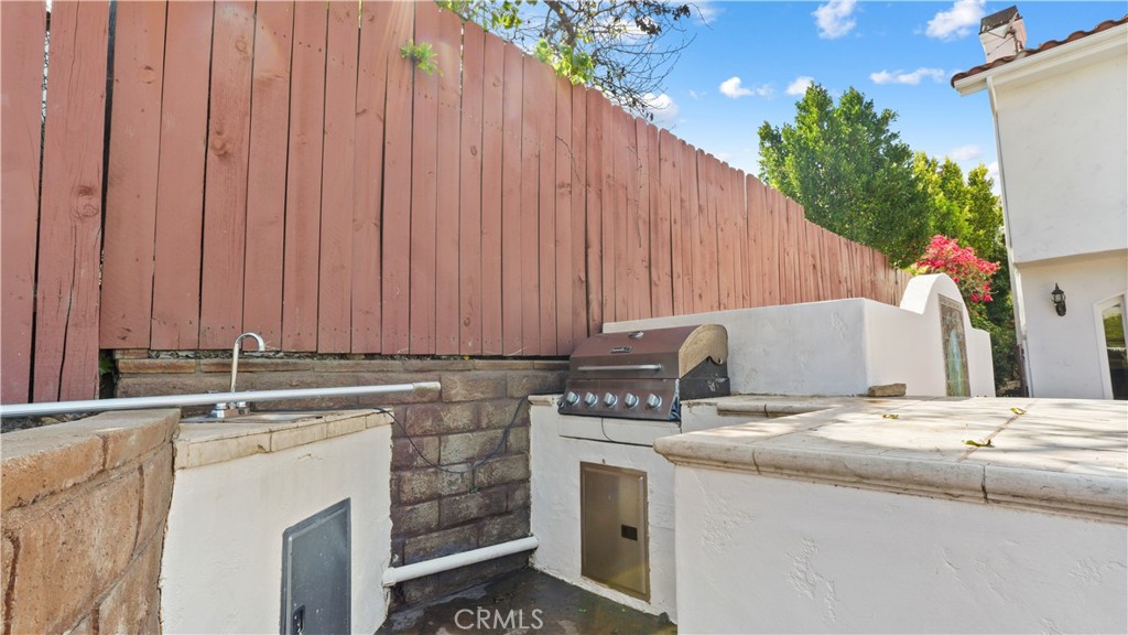 5128 Avenida Hacienda