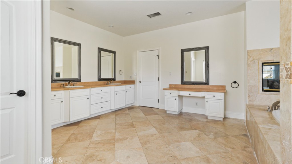 5128 Avenida Hacienda