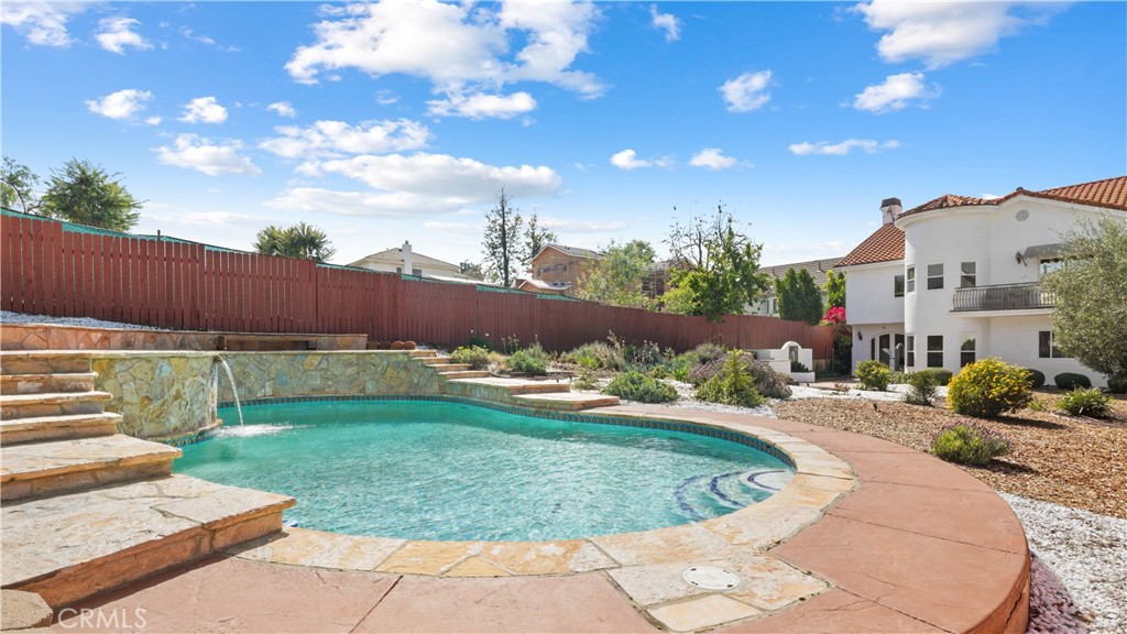 5128 Avenida Hacienda