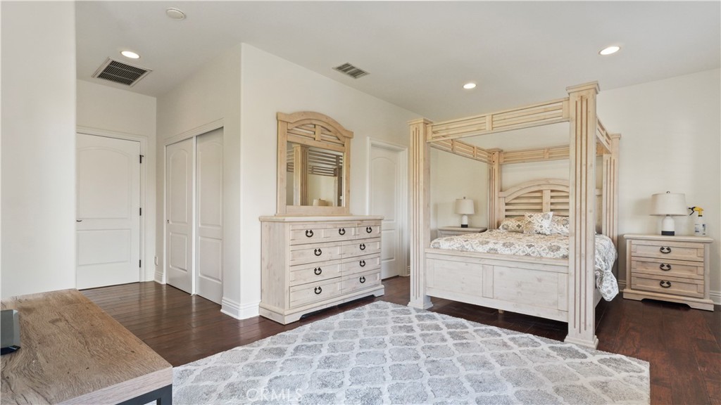 5128 Avenida Hacienda