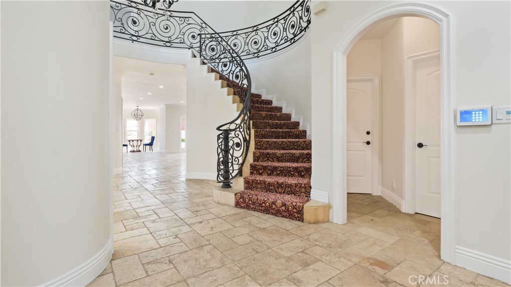 5128 Avenida Hacienda