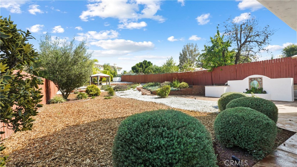 5128 Avenida Hacienda