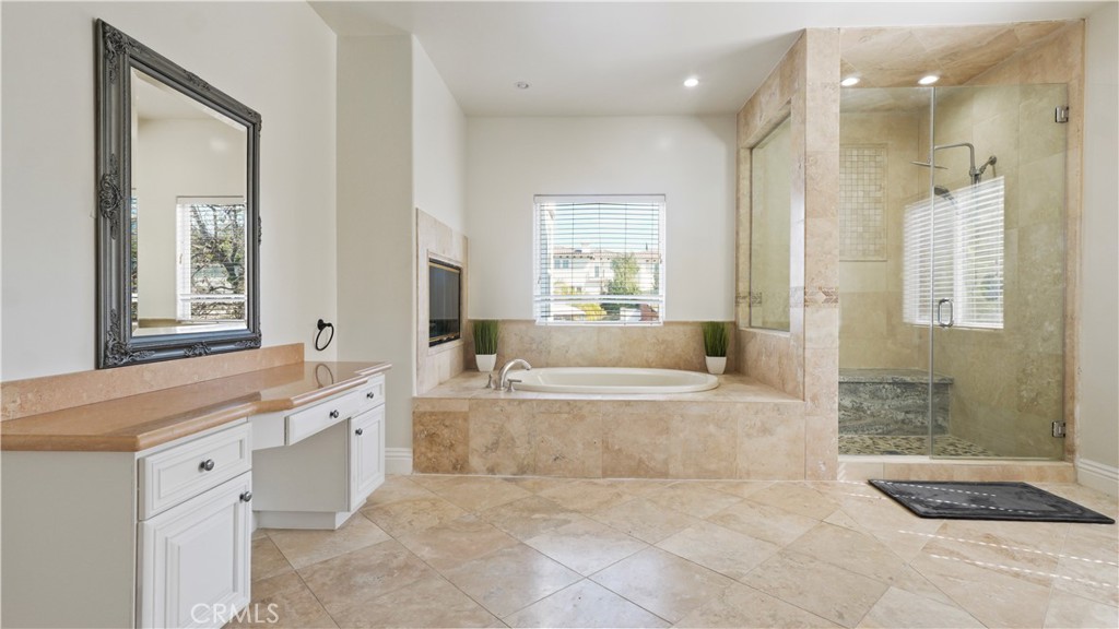 5128 Avenida Hacienda