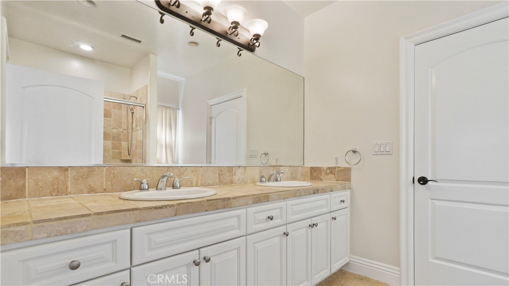 5128 Avenida Hacienda