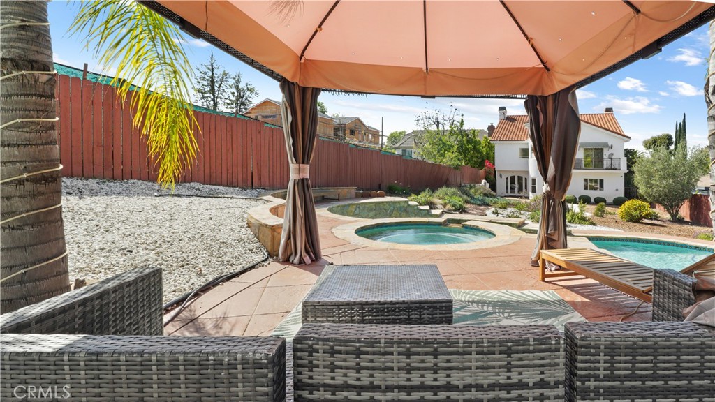 5128 Avenida Hacienda