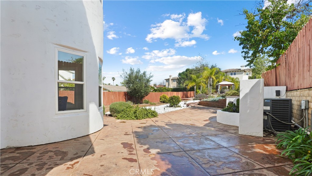 5128 Avenida Hacienda