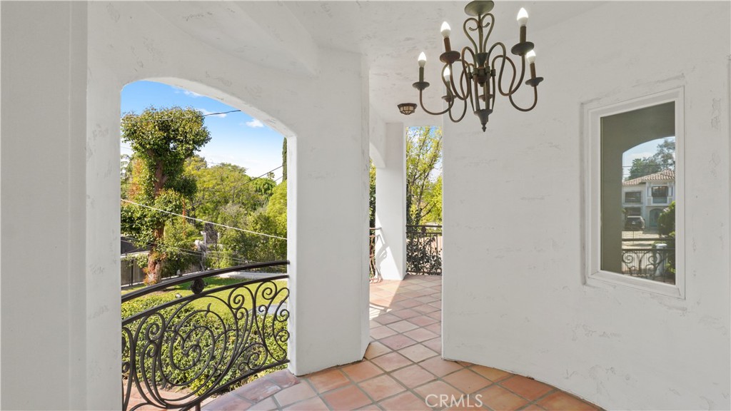 5128 Avenida Hacienda