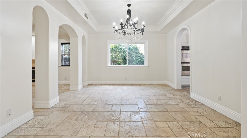 5128 Avenida Hacienda