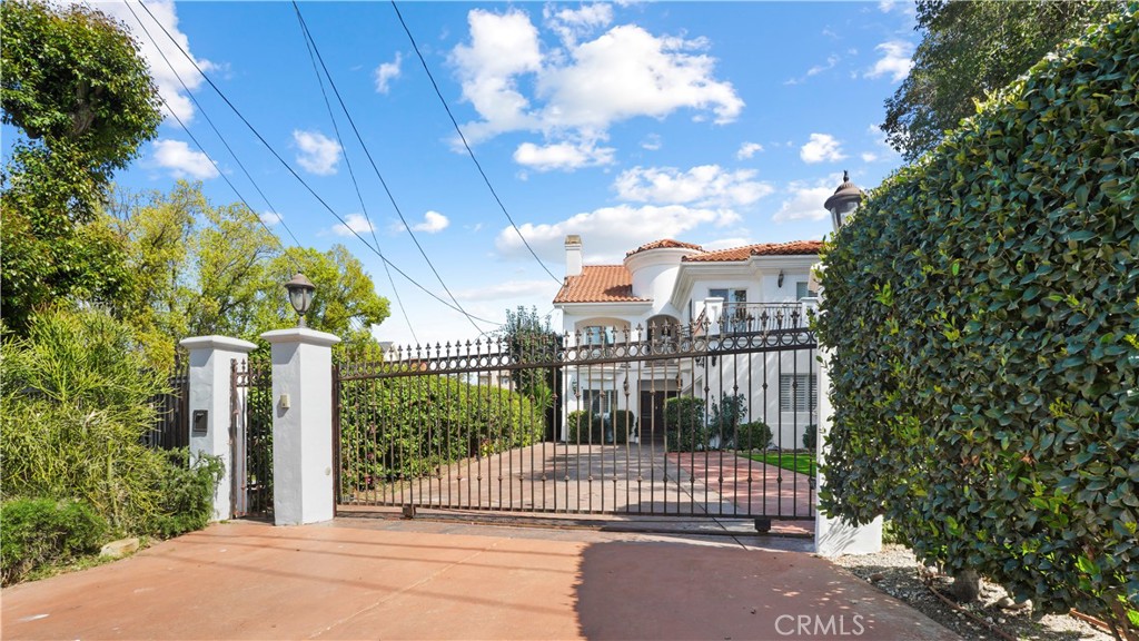 5128 Avenida Hacienda