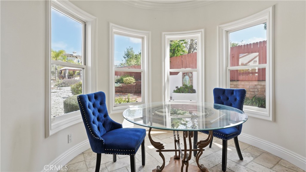 5128 Avenida Hacienda