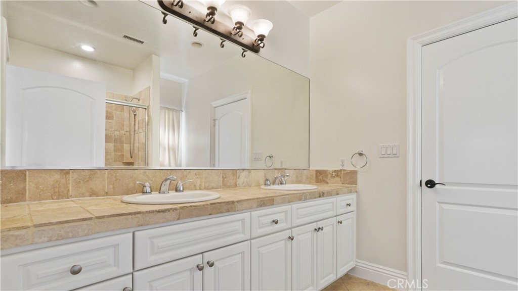 5128 Avenida Hacienda