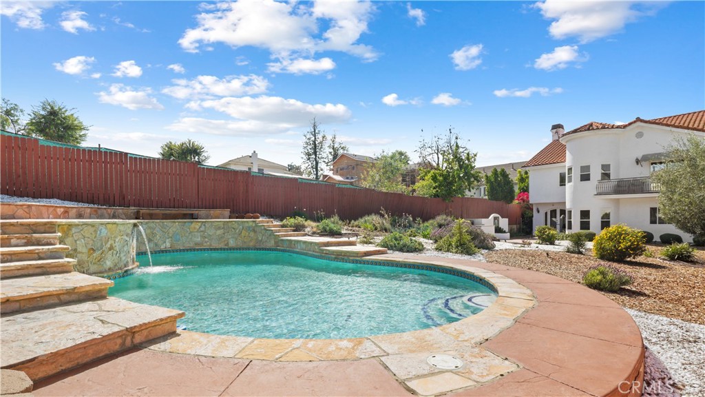 5128 Avenida Hacienda