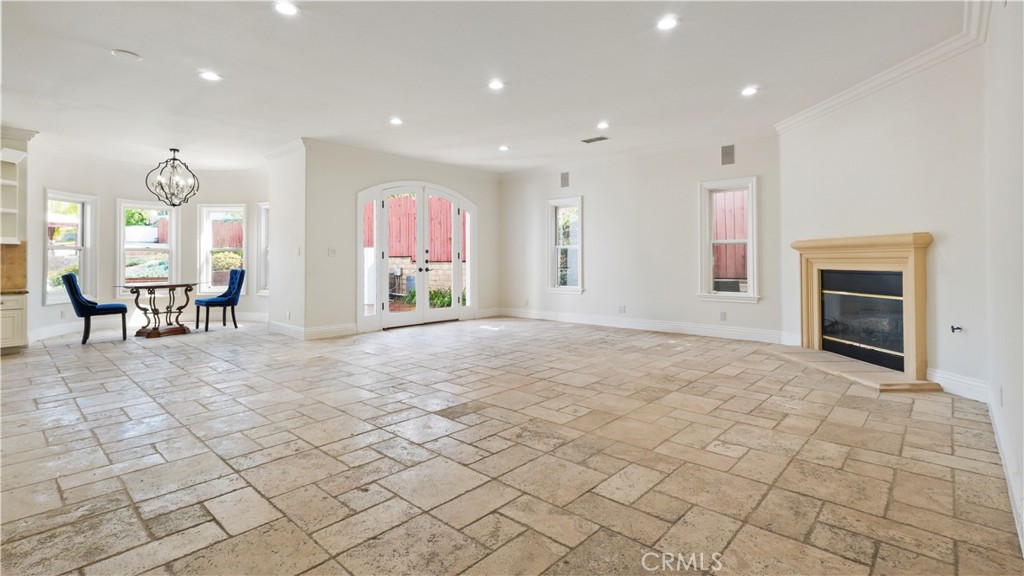 5128 Avenida Hacienda