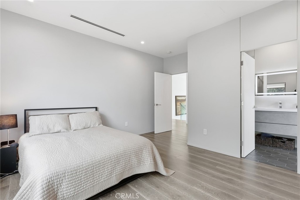 2434 Prospect