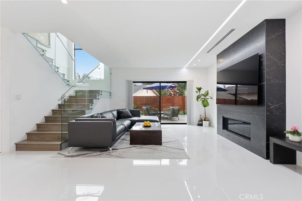 2434 Prospect