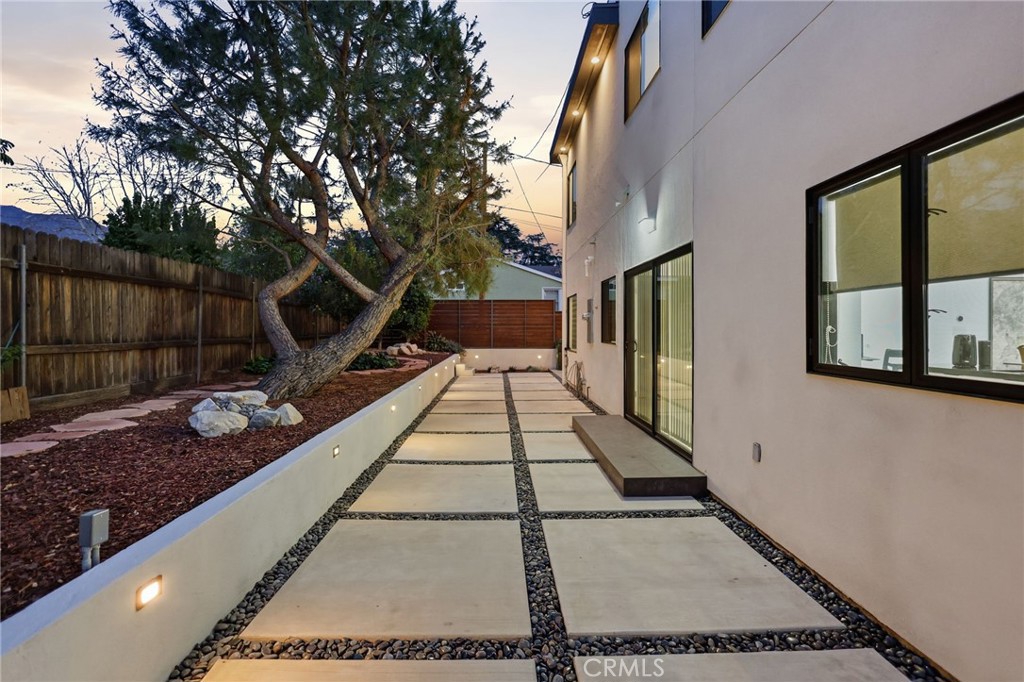 2434 Prospect