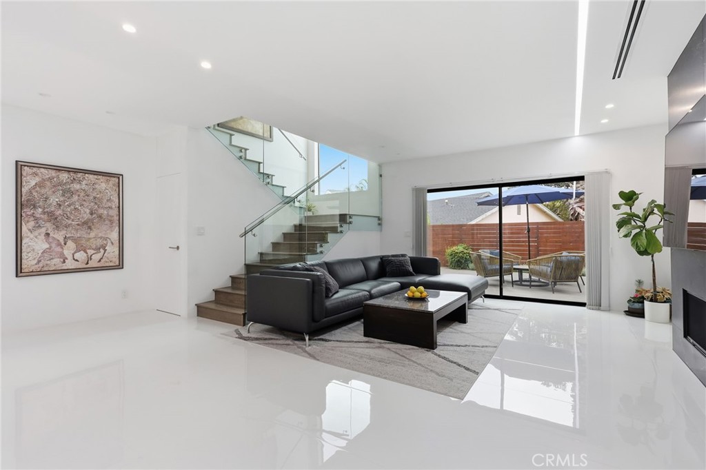 2434 Prospect