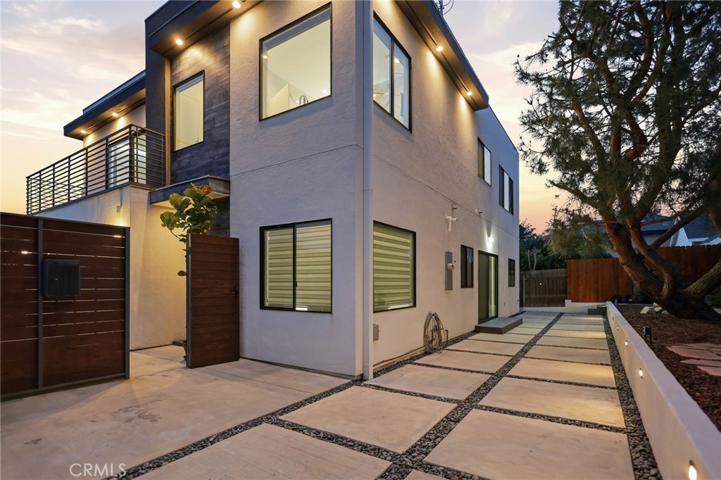 2434 Prospect