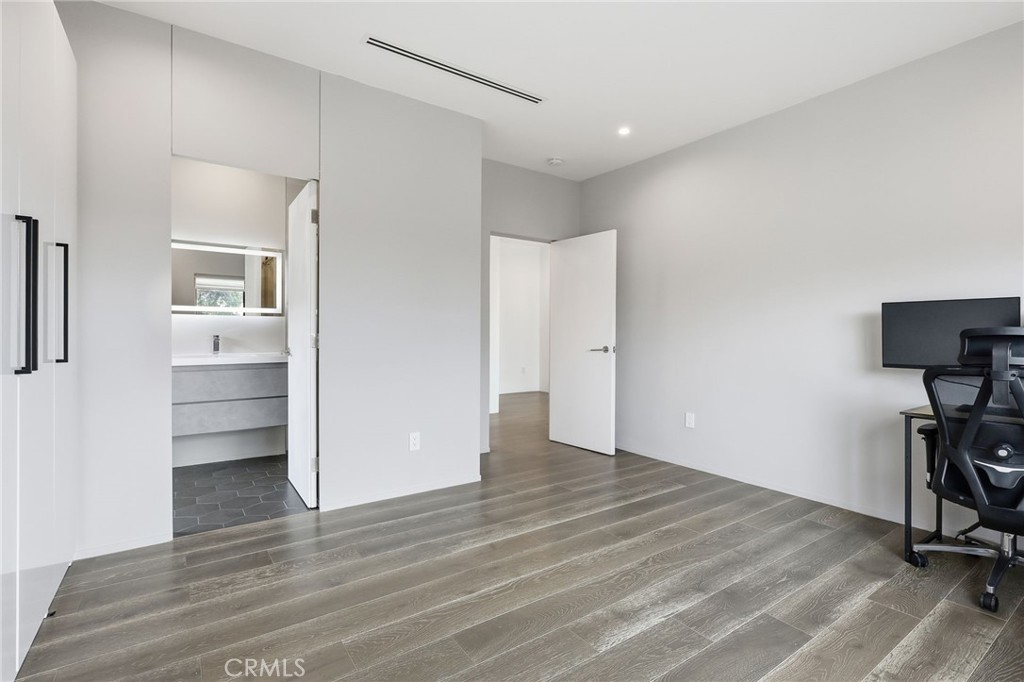 2434 Prospect