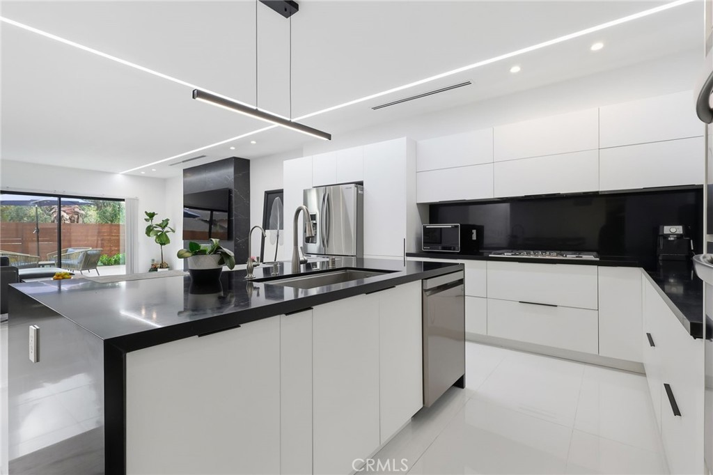 2434 Prospect