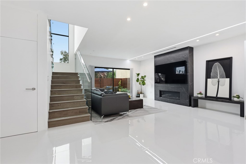 2434 Prospect