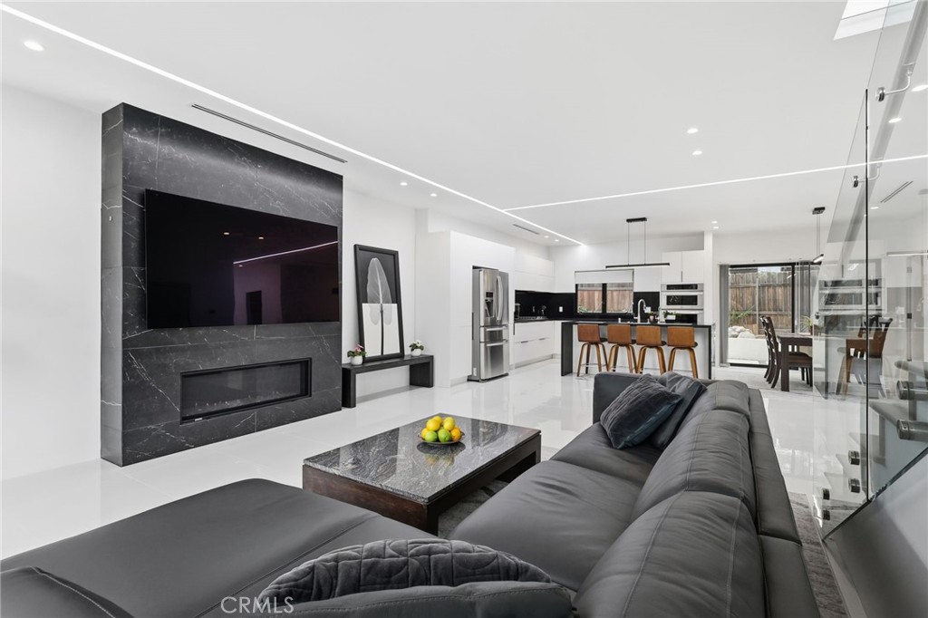 2434 Prospect